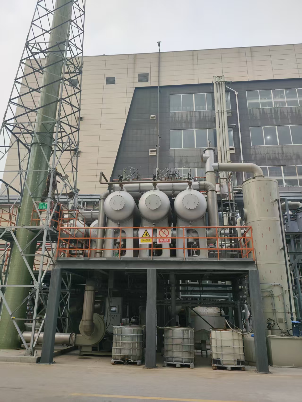 活性炭吸附蒸汽脫附冷凝回收在醫藥化工廢氣治（zhì）理的應用