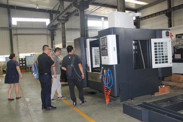 大連客戶來公司參（cān）觀考察