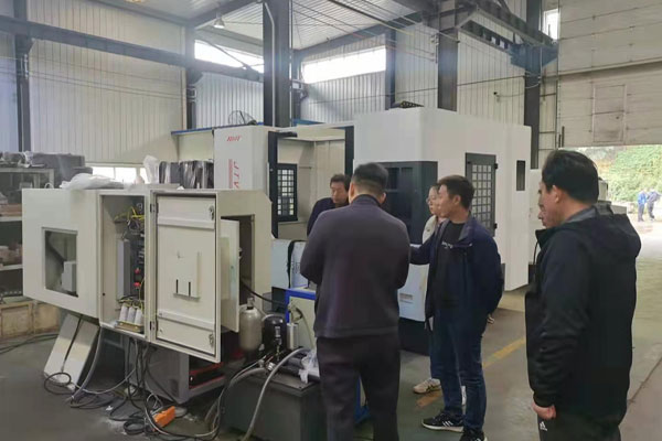 河南新鄉摩耐特活塞有限公司韓（hán）總一行來公（gōng）司參觀洽談